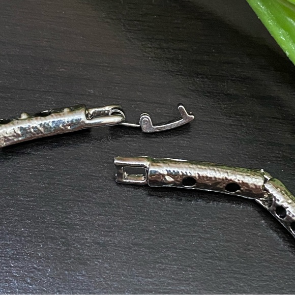 Unsigned Silver-tone Double Panther Leopard Articulated Necklace Earrings Set - Picture 12 of 16